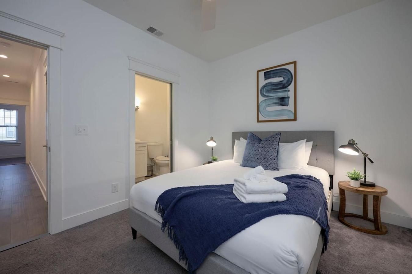 Minutes To Broadway Gorgeous Gated Townhome *