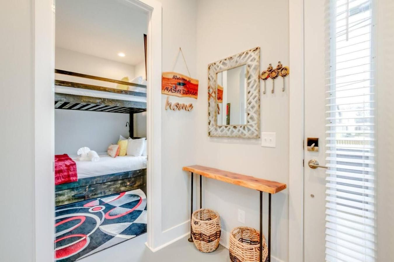 Spacious Contemporary Townhome With Private Rooftop *