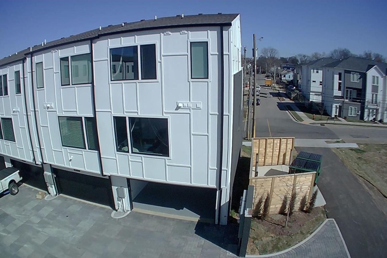 Spacious Contemporary Townhome With Private Rooftop Holiday home