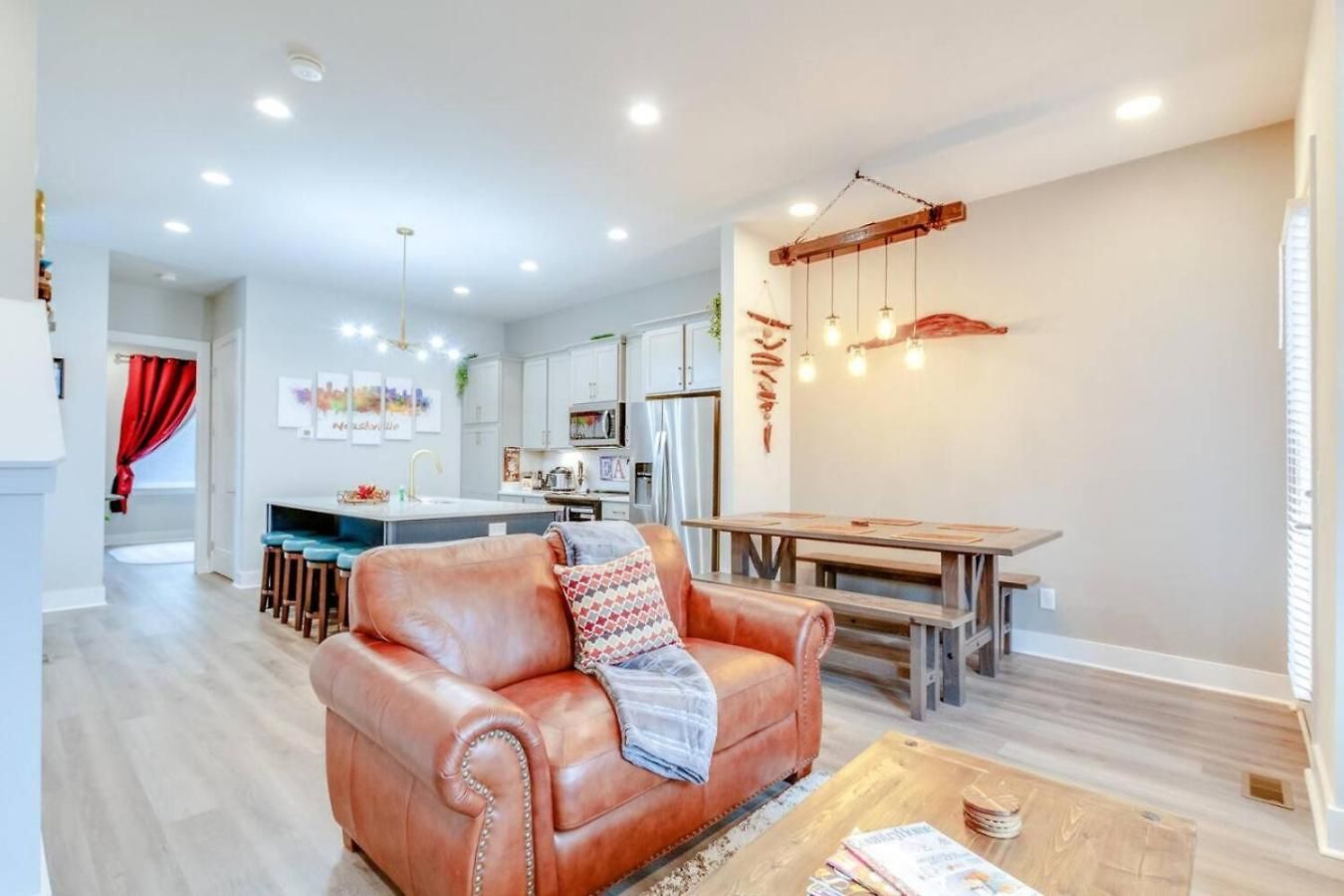 Spacious Contemporary Townhome With Private Rooftop Nashville