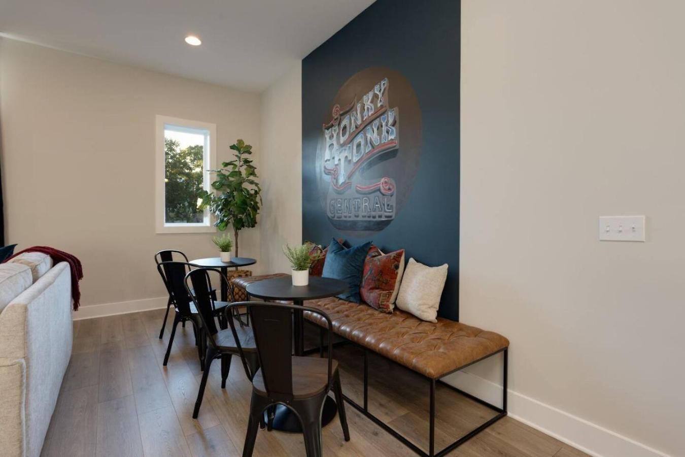Large Royal Townhome Beautiful Design And Rooftop