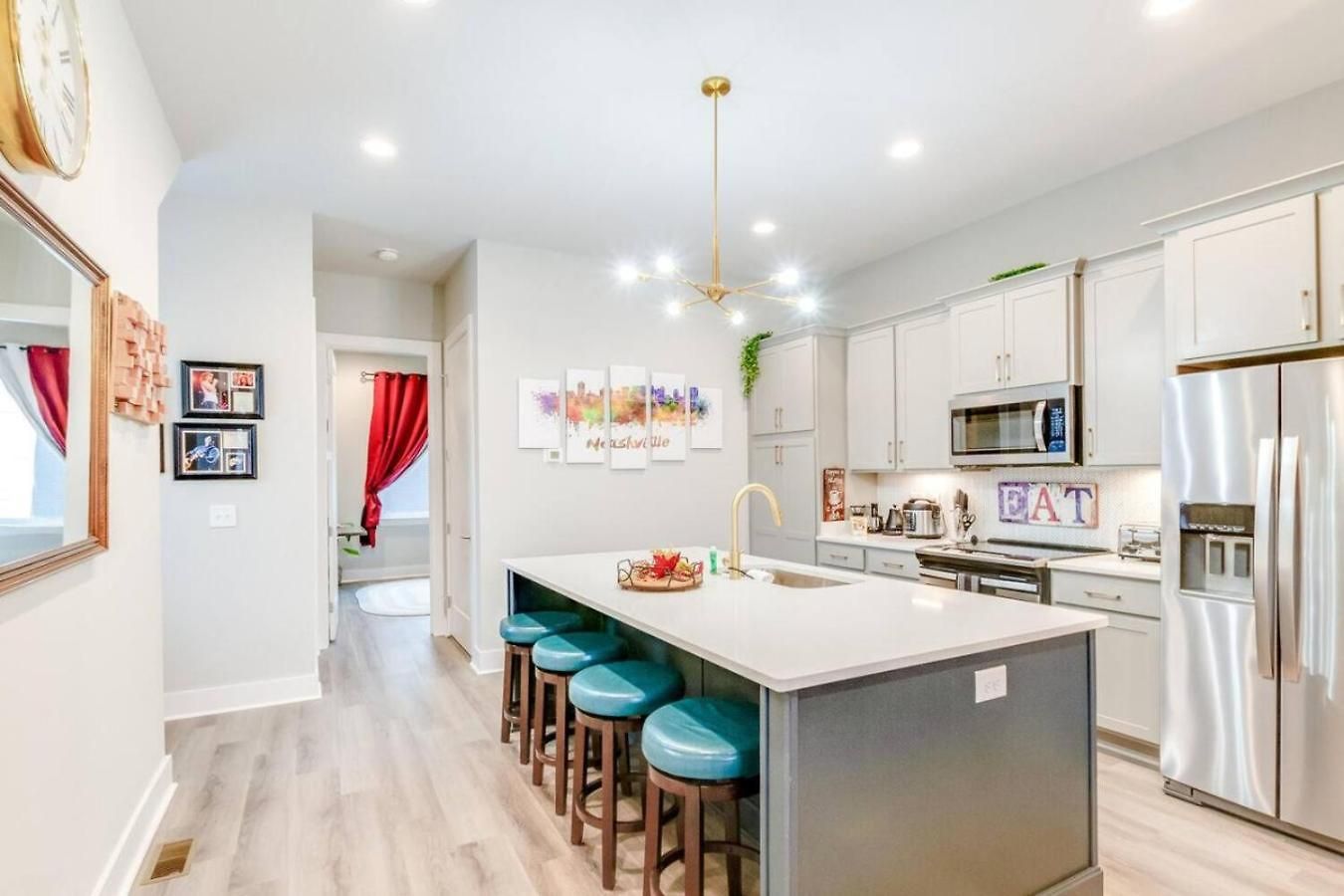 Spacious Contemporary Townhome With Private Rooftop Holiday home *