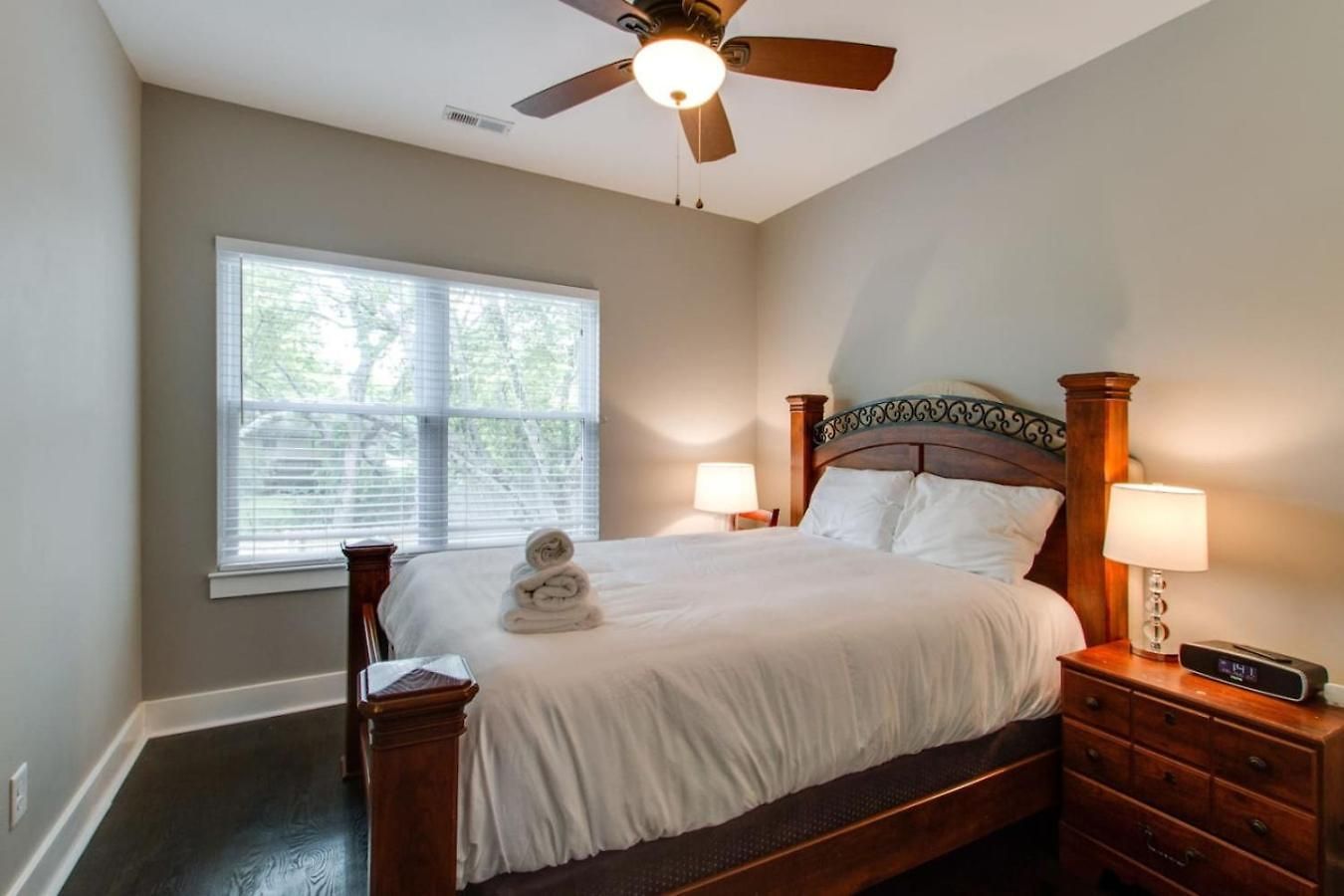 Gorgeous Downtown Pad 3 Bedroom 2.5 Bath Large Patio Nashville