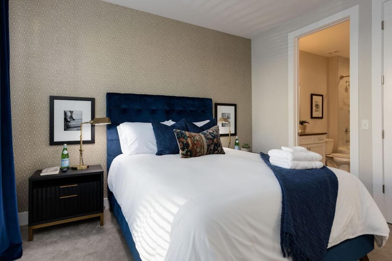 Large Royal Townhome Beautiful Design And Rooftop *