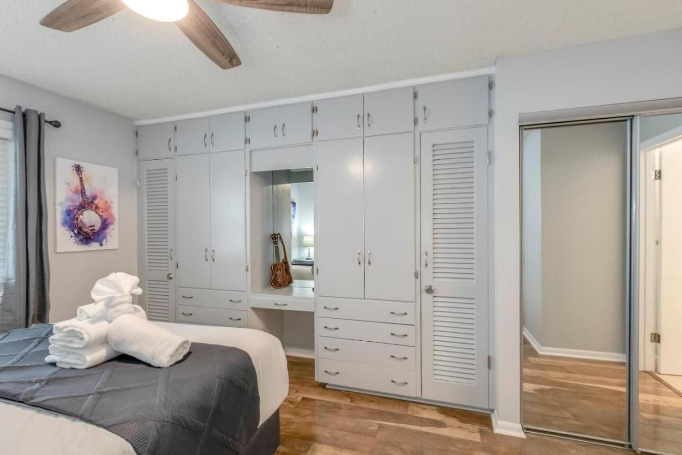 Holiday home Delightful Charmer With Pool Access *