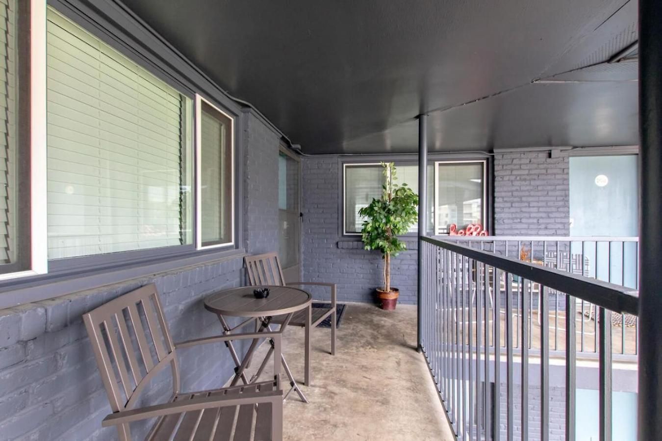 Delightful Charmer With Pool Access Holiday home *