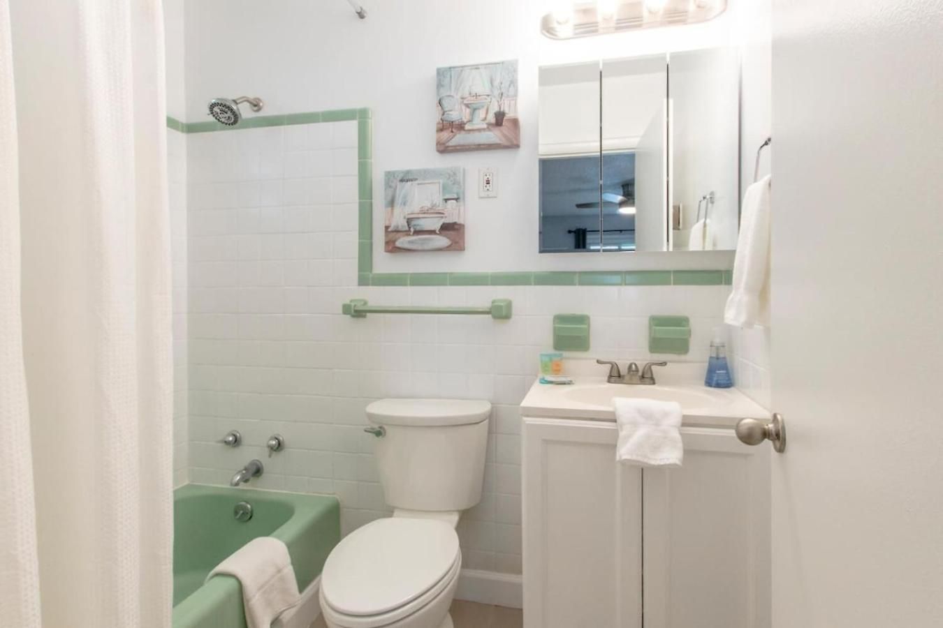 Delightful Charmer With Pool Access