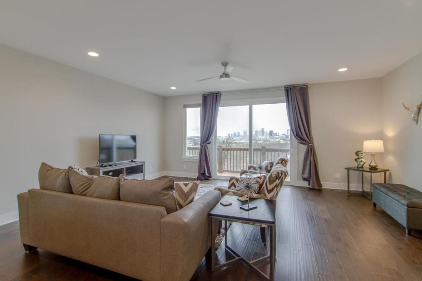 Holiday home Overlook Luxury Amenities Minutes To Downtown *