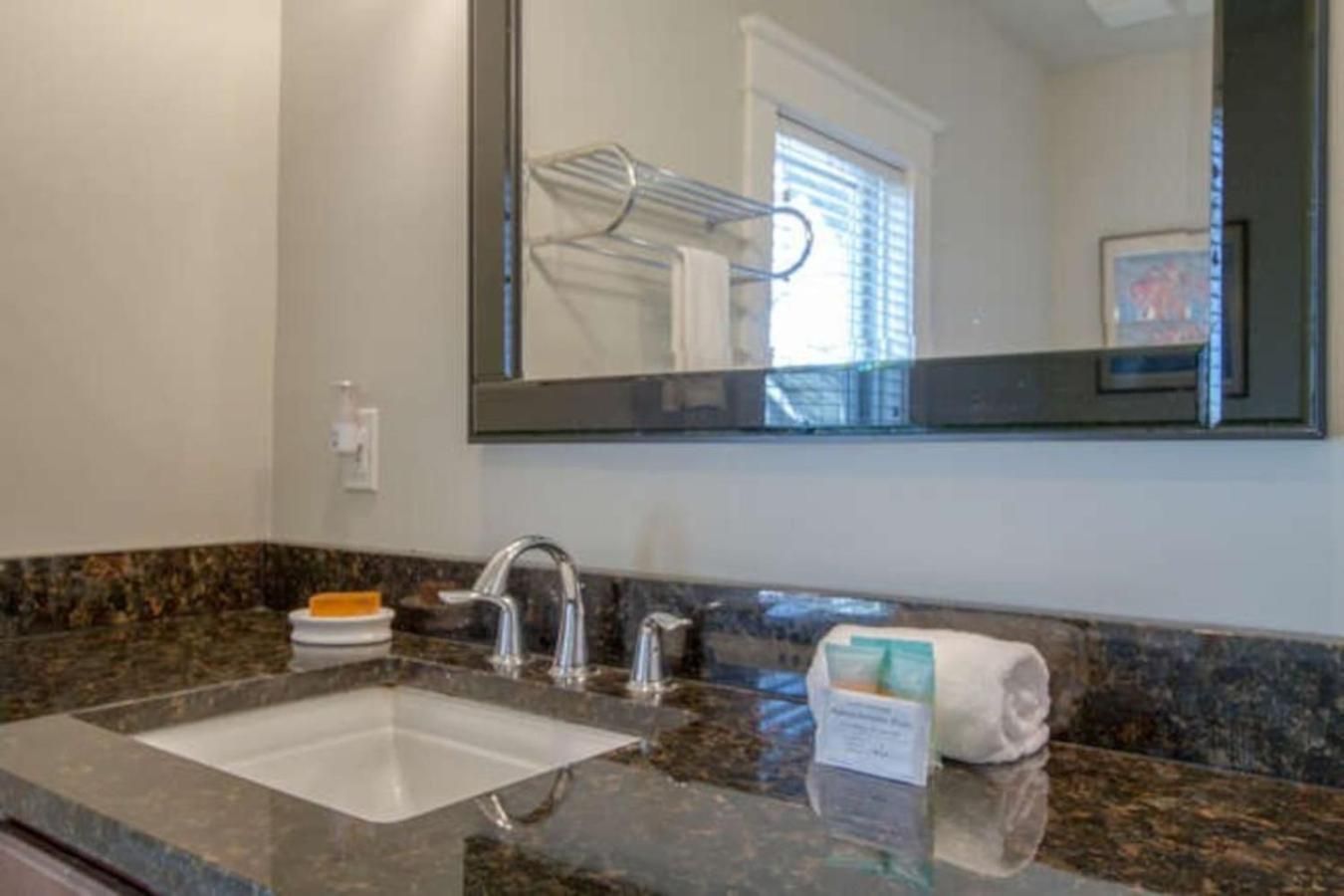 Holiday home Huge Vandy Minutes To Downtown Walk To Grocery