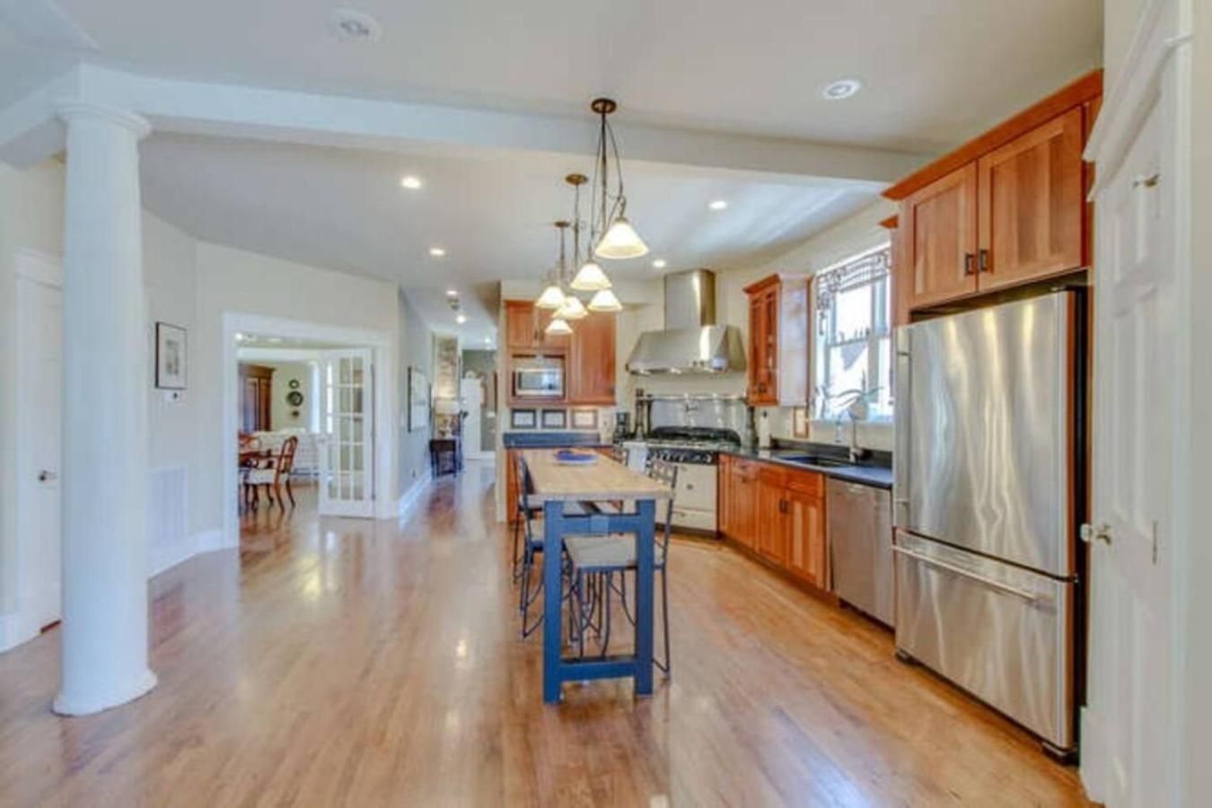 Huge Vandy Minutes To Downtown Walk To Grocery Holiday home *