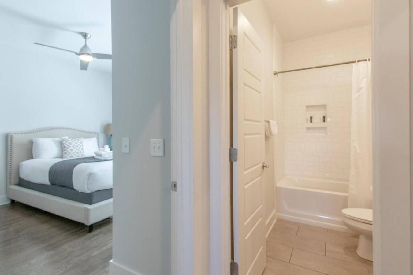 Hilltop Charmer Super Close To Downtown Three Bedroom *