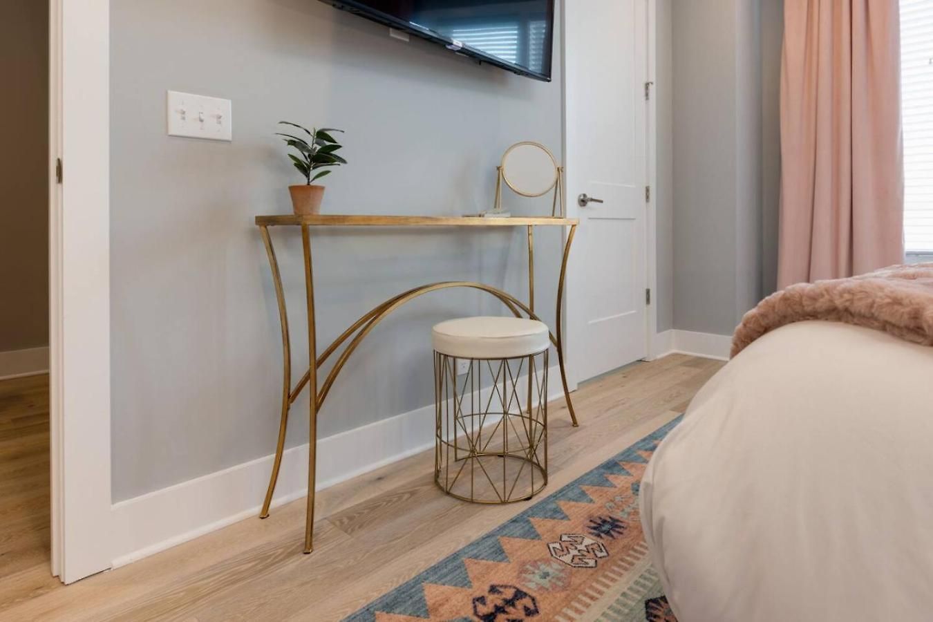Luxury Downtown Townhome Elevated Skyline Views * Nashville