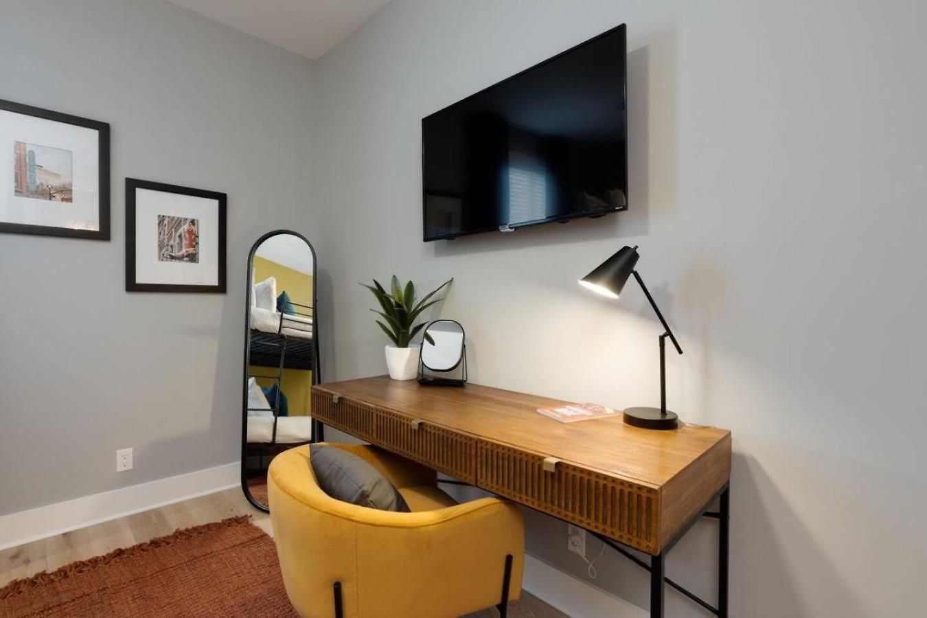 Luxury Downtown Townhome Elevated Skyline Views Holiday home Nashville
