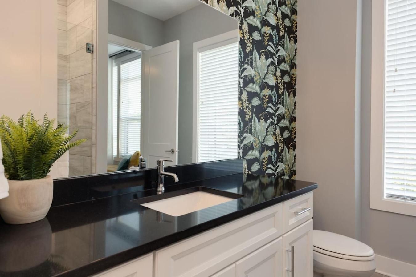 Luxury Downtown Townhome Elevated Skyline Views * Nashville