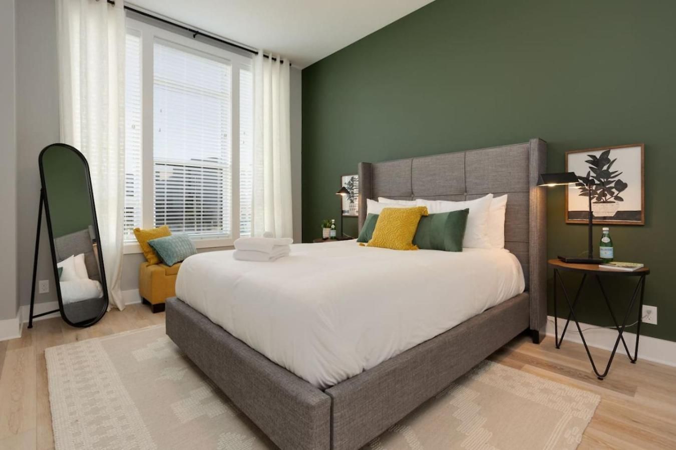 Luxury Downtown Townhome Elevated Skyline Views Nashville