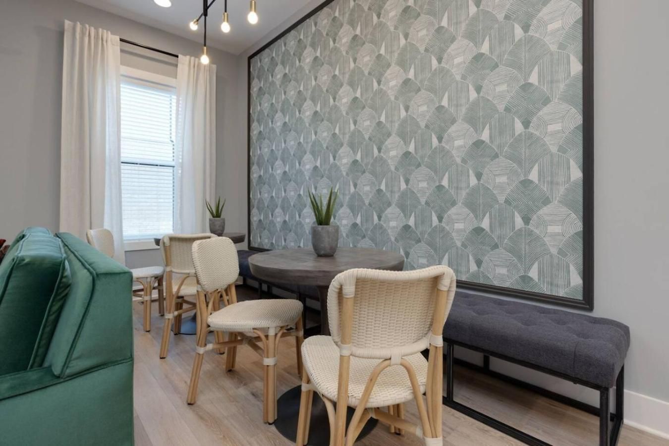 Luxury Downtown Townhome Elevated Skyline Views Holiday home Nashville