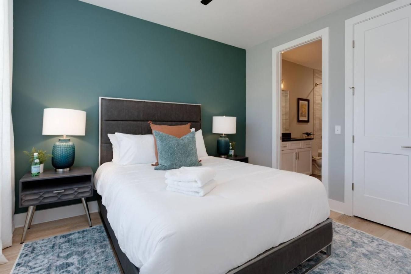 Holiday home Luxury Downtown Townhome Elevated Skyline Views *