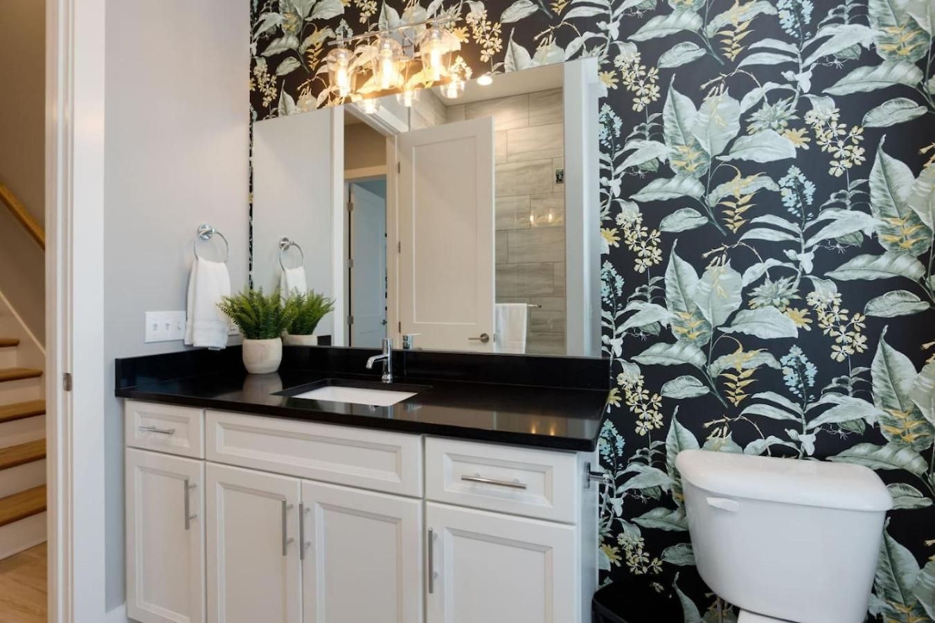 Luxury Downtown Townhome Elevated Skyline Views * Nashville