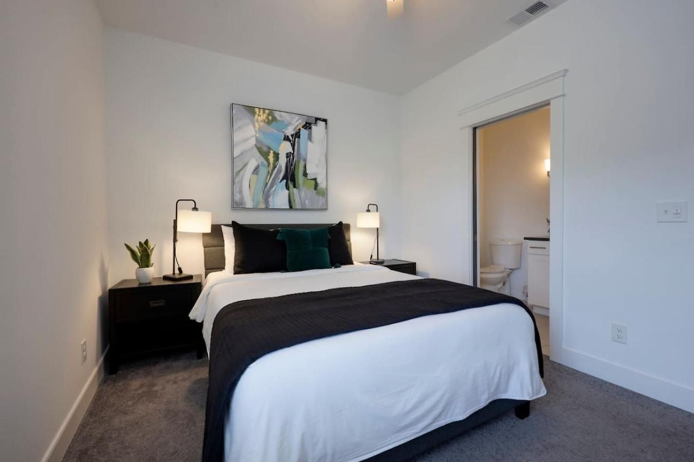 Minutes To Broadway Luxurious Gated Townhome Holiday home Nashville