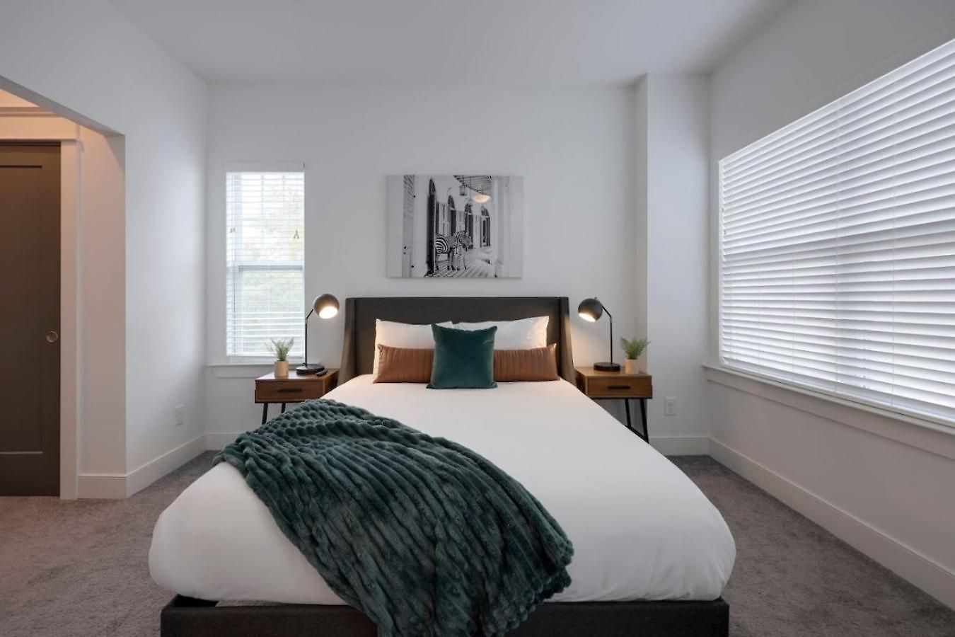 Minutes To Broadway Luxurious Gated Townhome Nashville