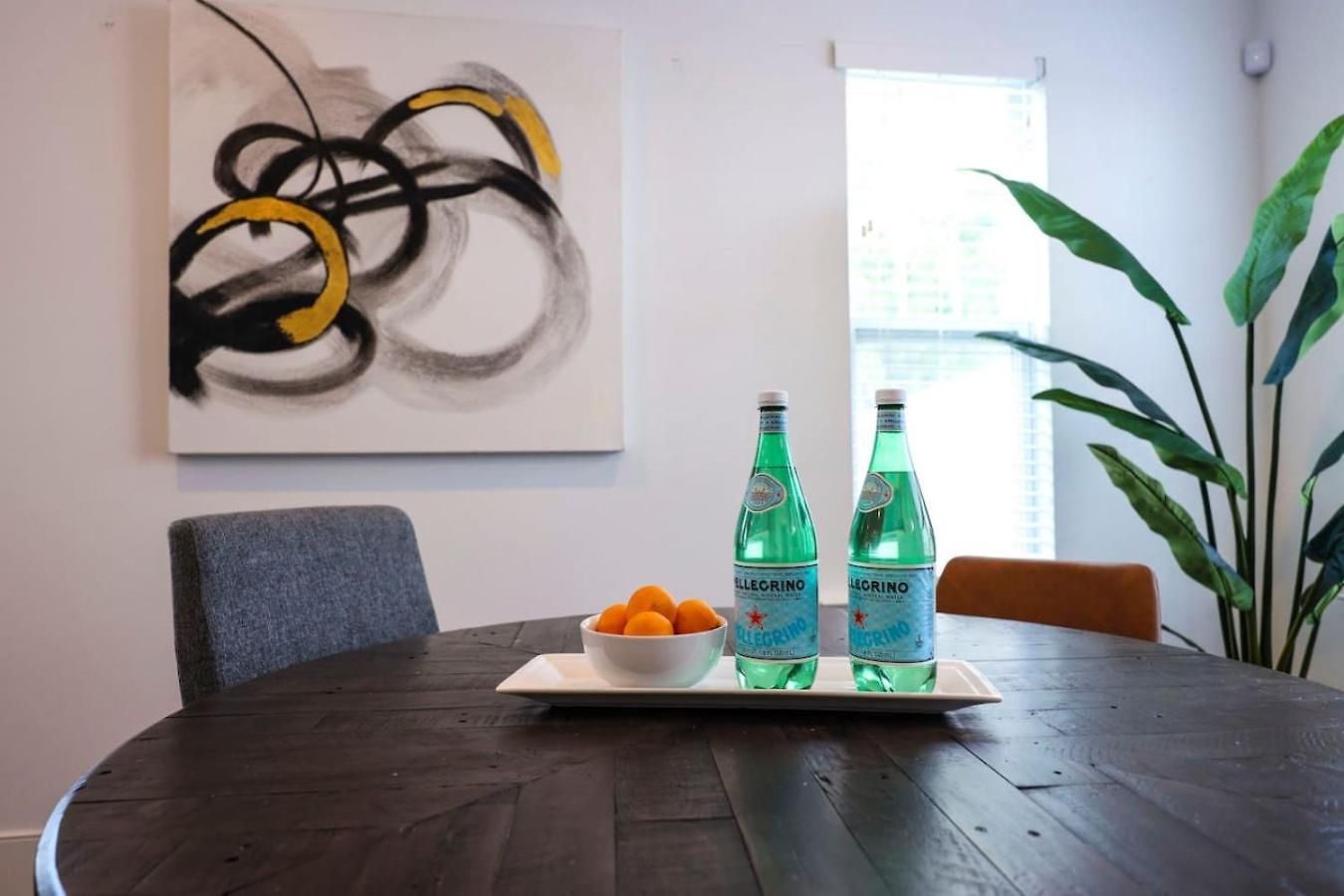 Minutes To Broadway Luxurious Gated Townhome Holiday home *