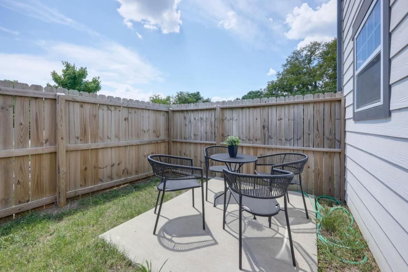 Minutes To Broadway Luxurious Gated Townhome *