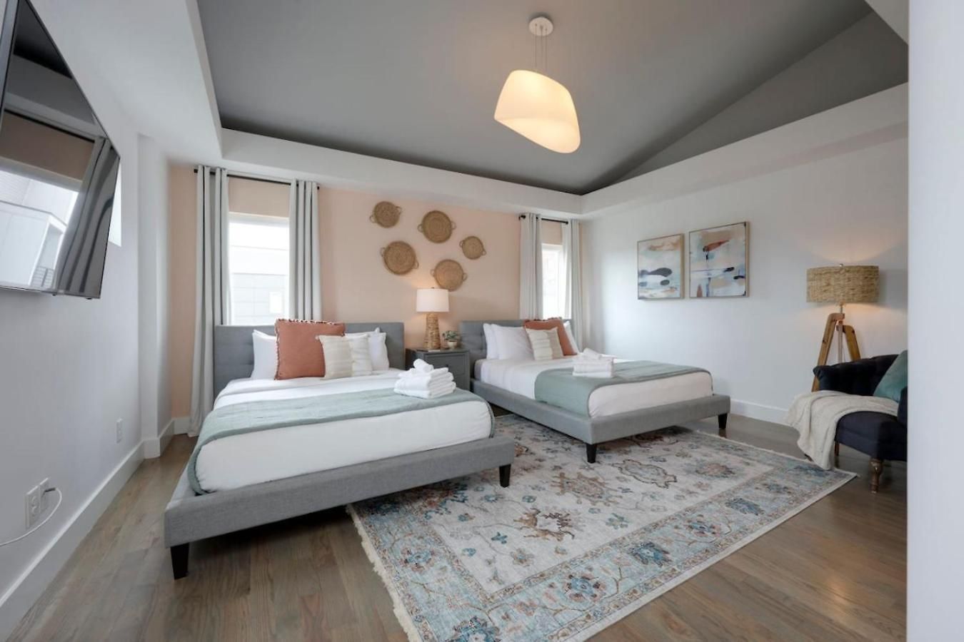 Stunning West End Walkable Area