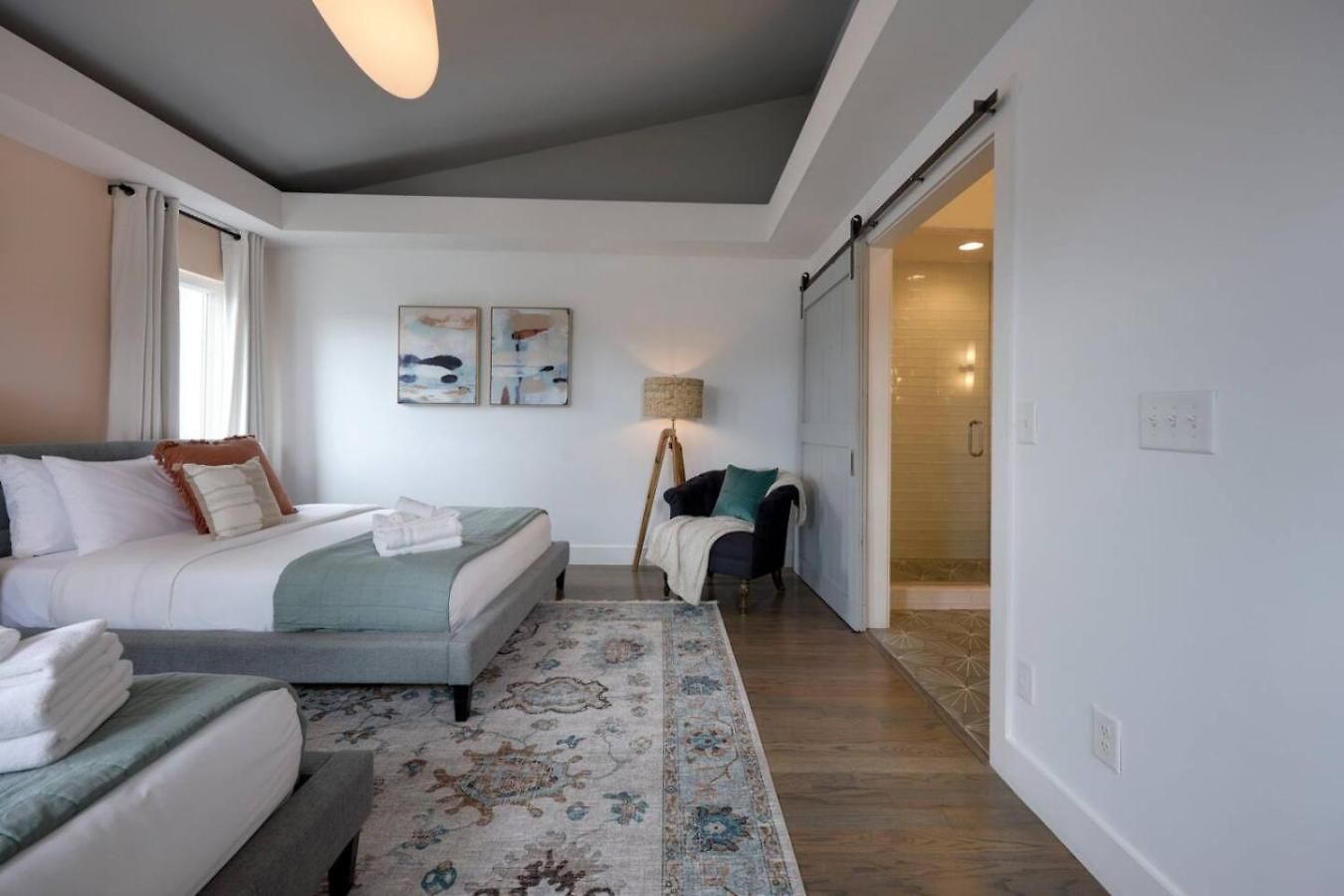 Holiday home Stunning West End Walkable Area
