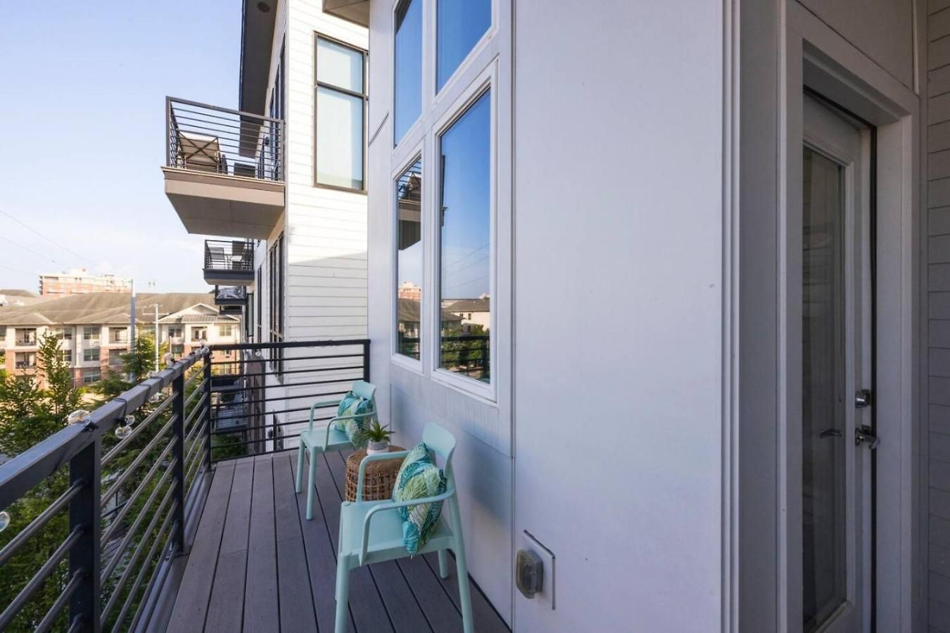 Stunning West End Walkable Area Holiday home