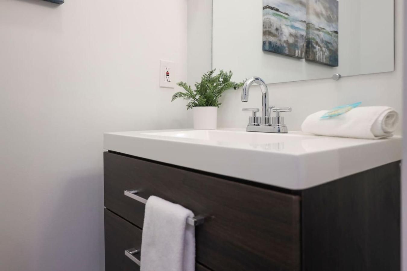 Holiday home Minutes To Broadway Modern Gated Townhome *