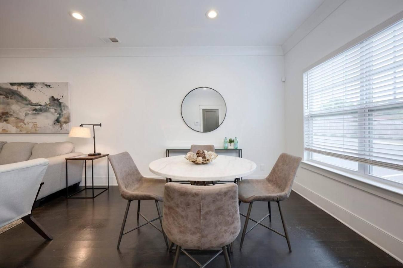 Minutes To Broadway Modern Gated Townhome * Nashville