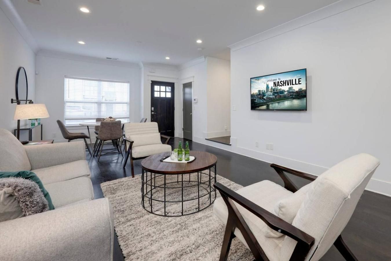 Minutes To Broadway Modern Gated Townhome * Nashville