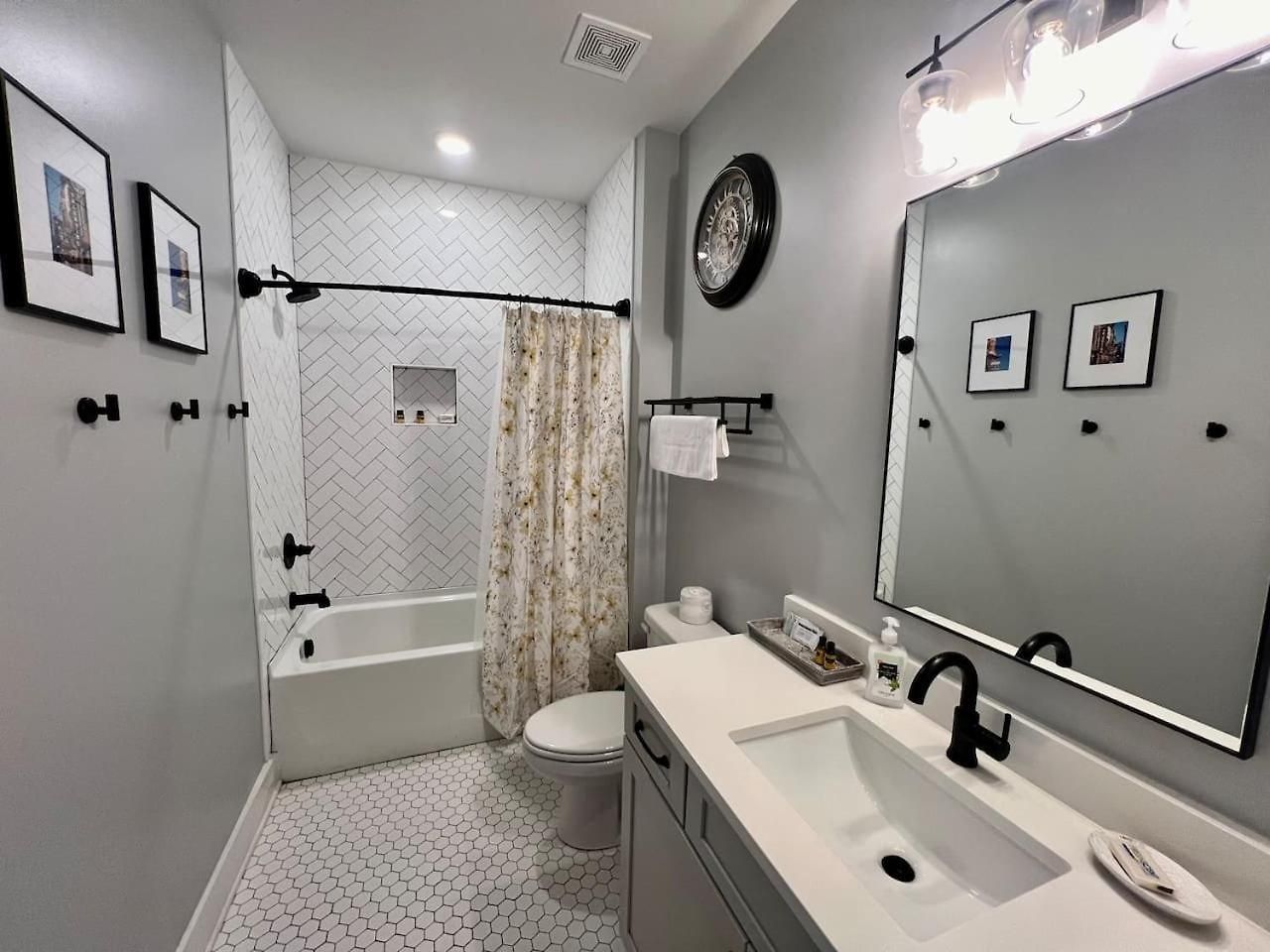 Holiday home Modern Downtown Brand New Great Location