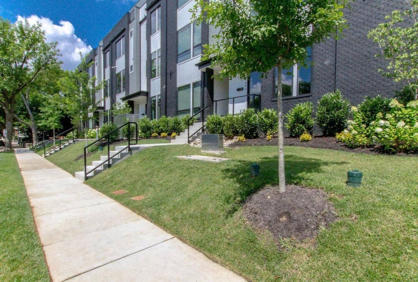 Large Impressive Townhome Private Viewing Terrace Nashville