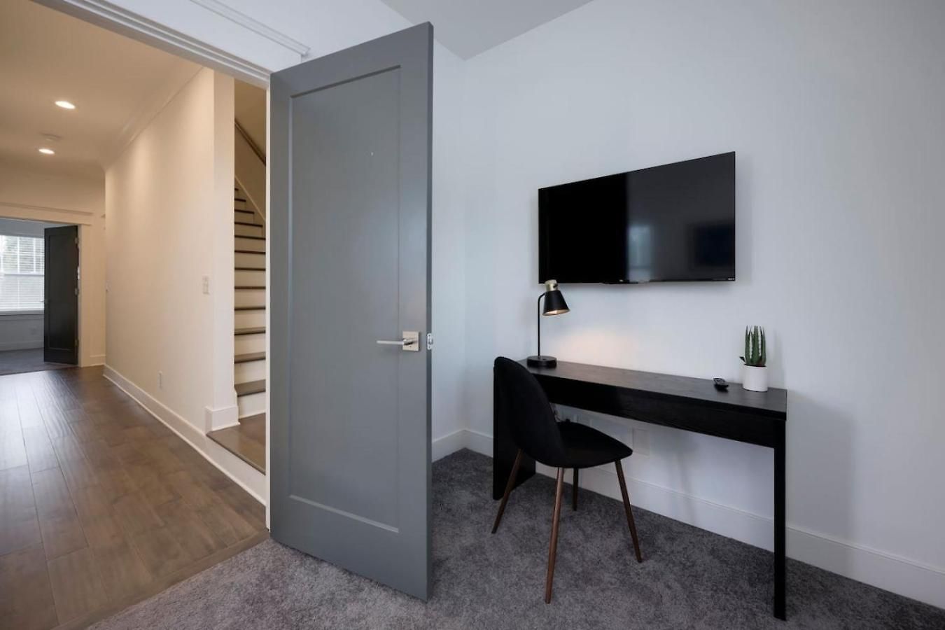 Minutes To Broadway Music Modern Townhome *