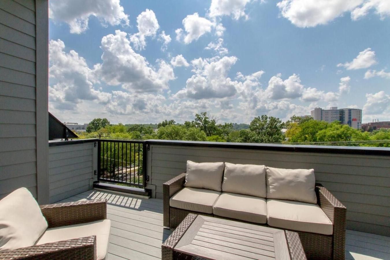 Large Impressive Townhome Private Viewing Terrace Nashville