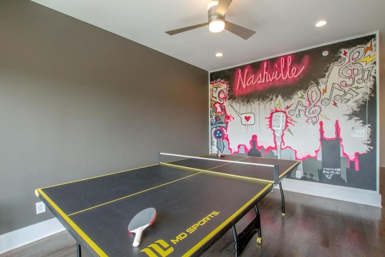 Large Impressive Townhome Private Viewing Terrace