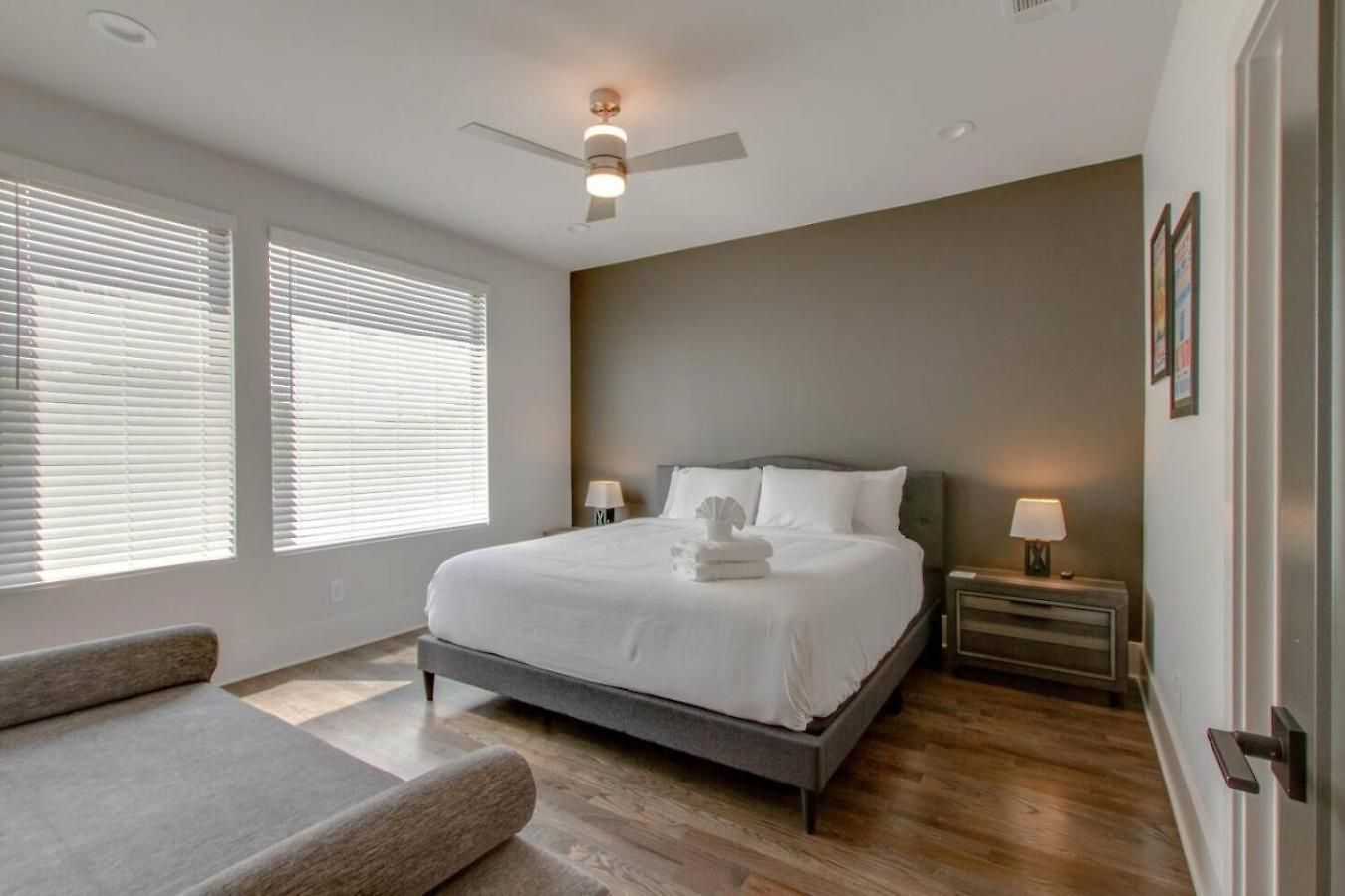 Large Impressive Townhome Private Viewing Terrace Nashville