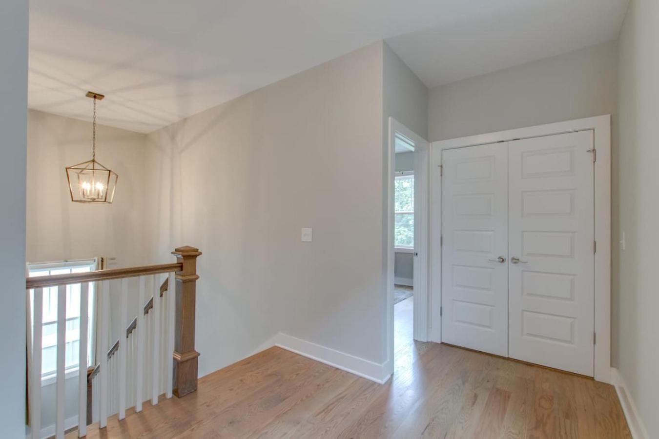 Spacious With 7 Beds 4 Bedrooms And 2.5 Bathrooms *