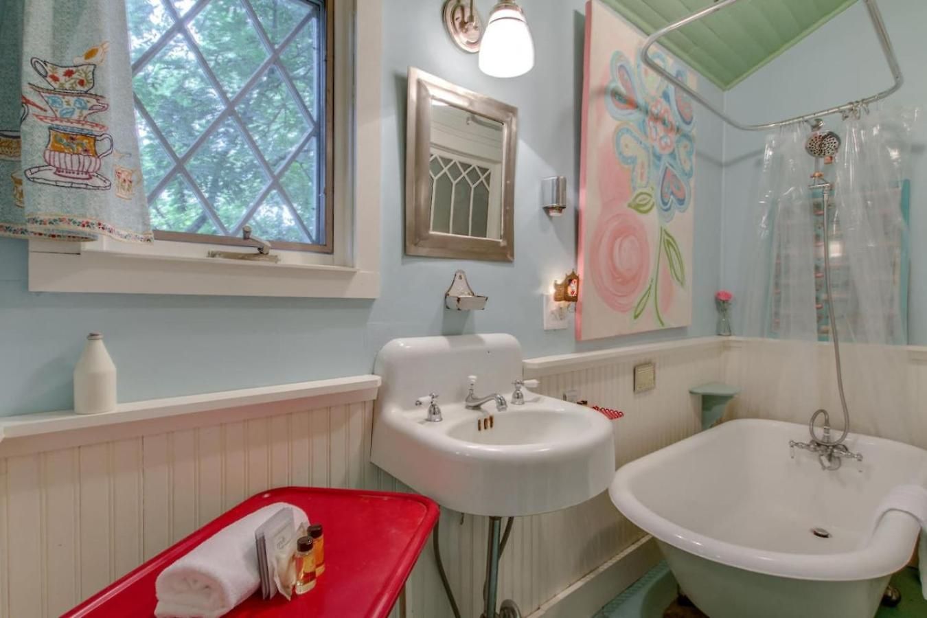 Petite Vintage Charmer Trendy East Nashville