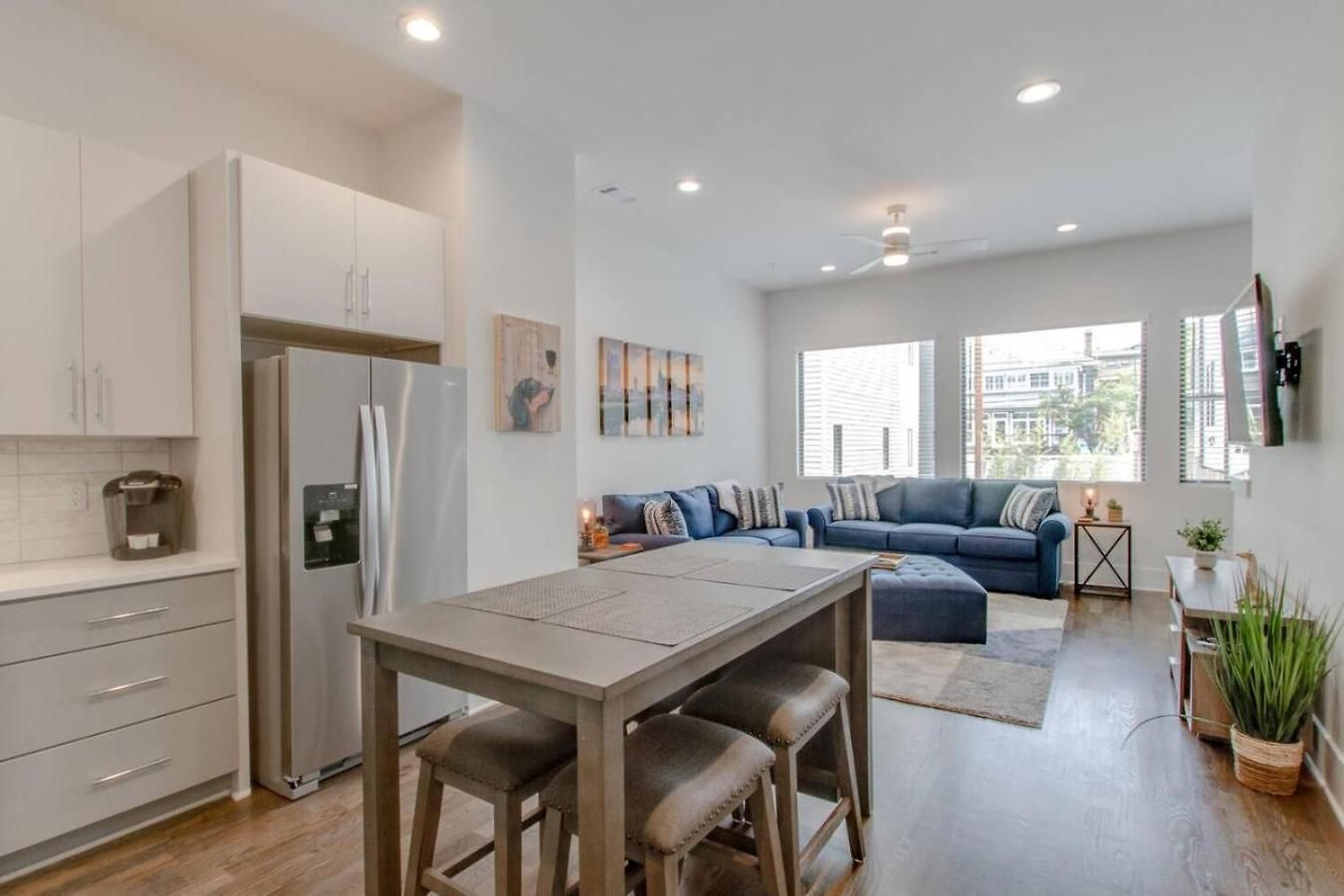 Large Impressive Townhome Private Viewing Terrace