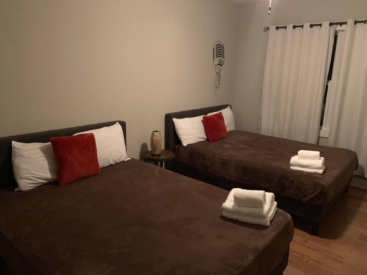 Spacious With 7 Beds 4 Bedrooms And 2.5 Bathrooms Holiday home Nashville