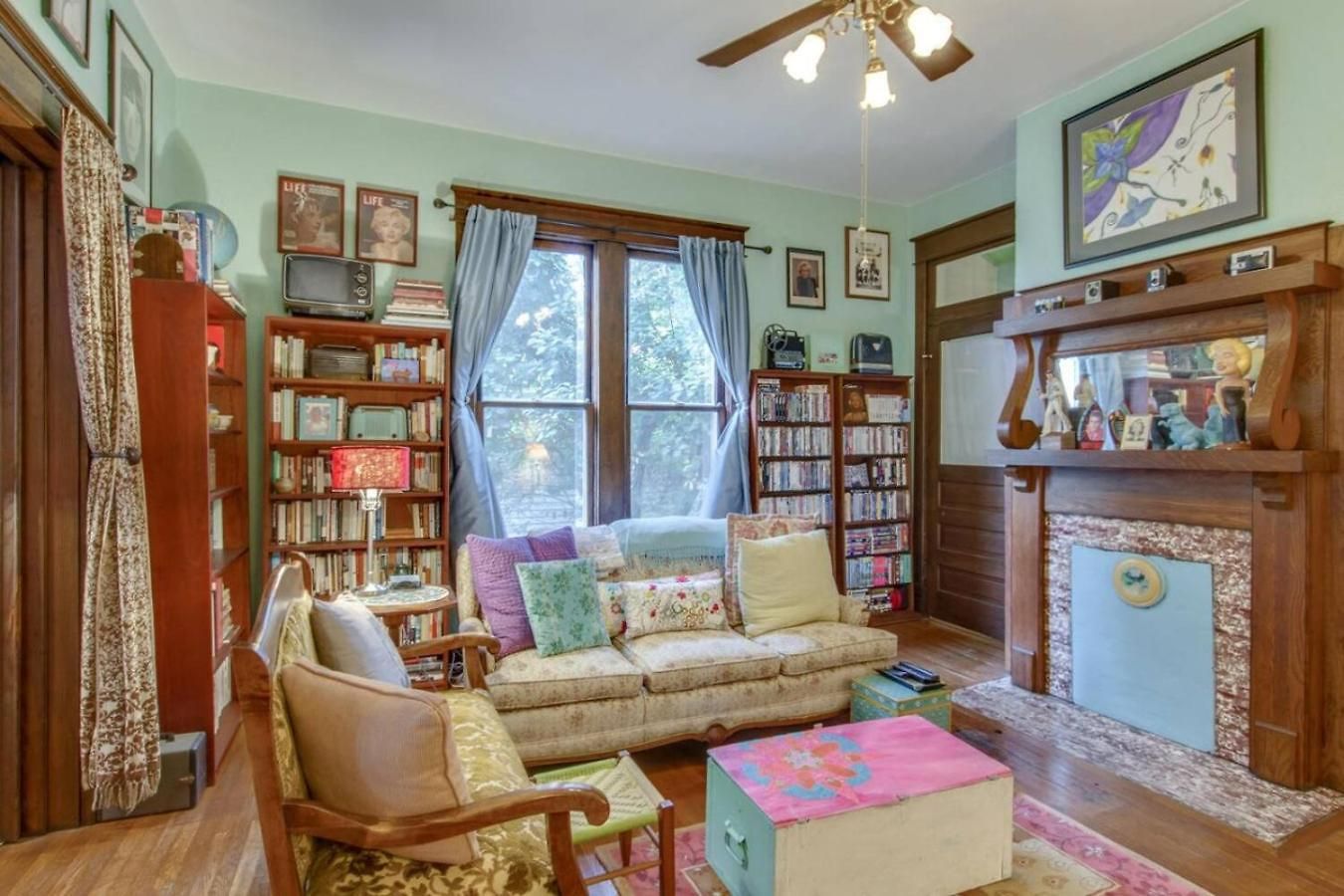 Petite Vintage Charmer Trendy East Holiday home