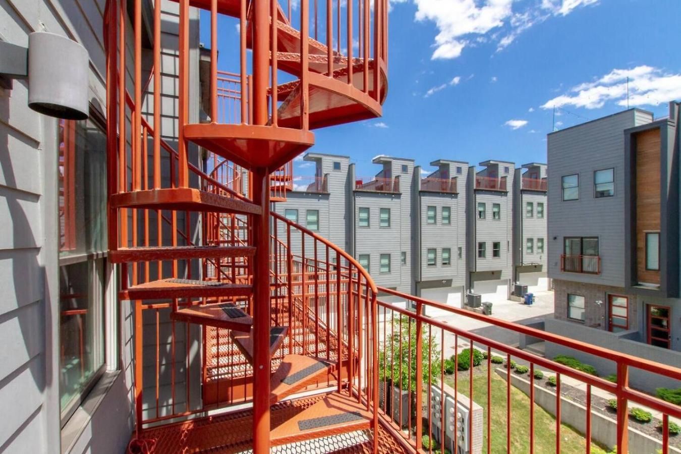 Music Hangout With Rooftop Views And Game Nashville