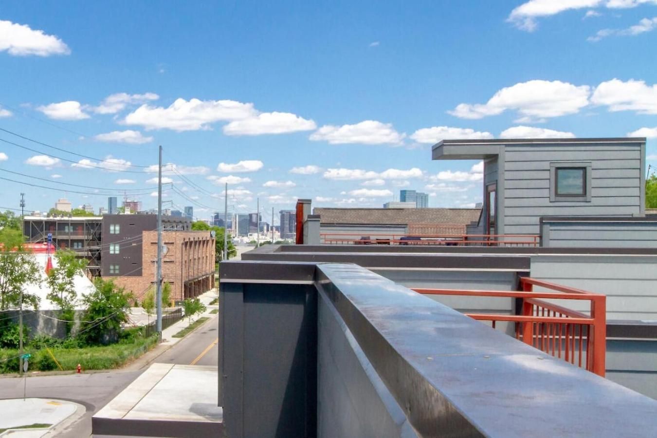 Holiday home Music Hangout With Rooftop Views And Game
