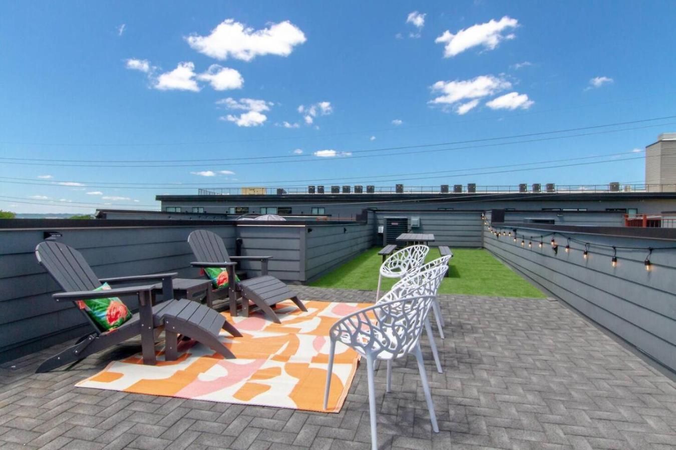 Music Hangout With Rooftop Views And Game *