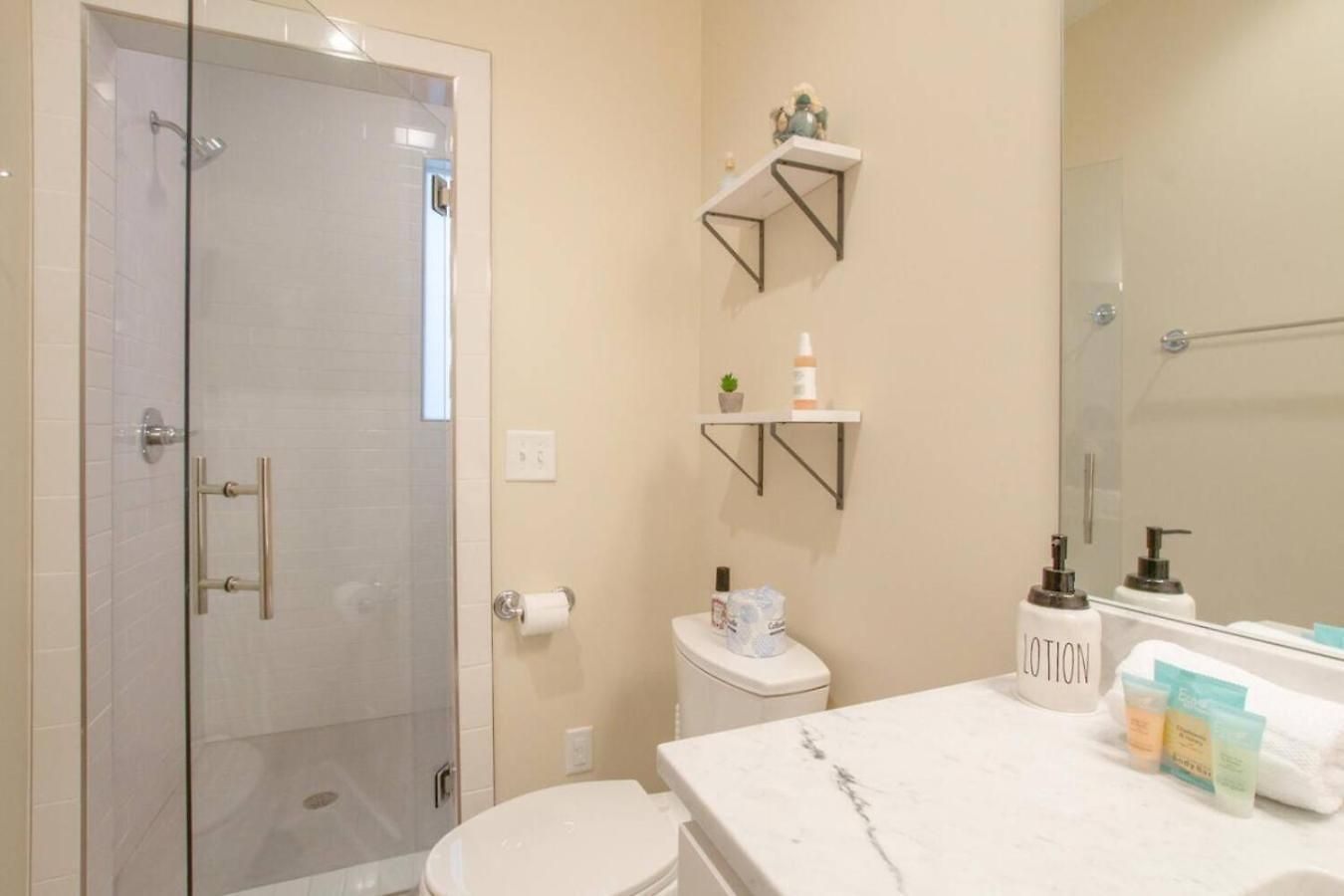Holiday home Stylish Private Rooftop Perfect Location *