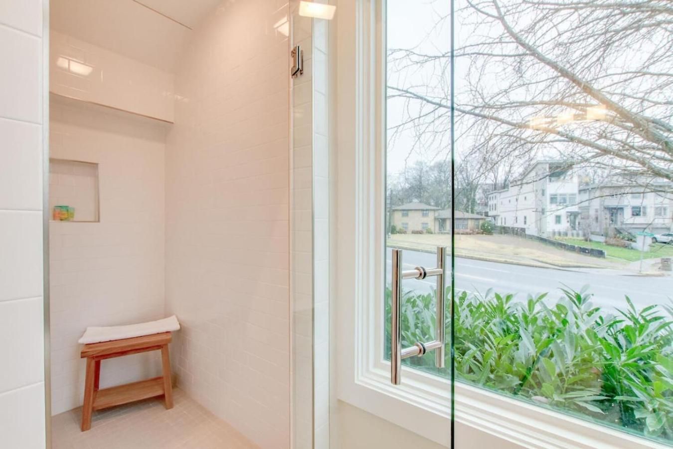 Stylish Private Rooftop Perfect Location *