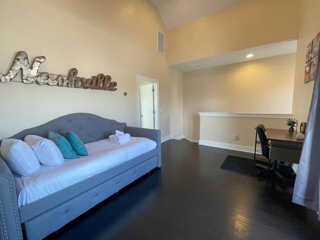 Stylish Private Rooftop Perfect Location *