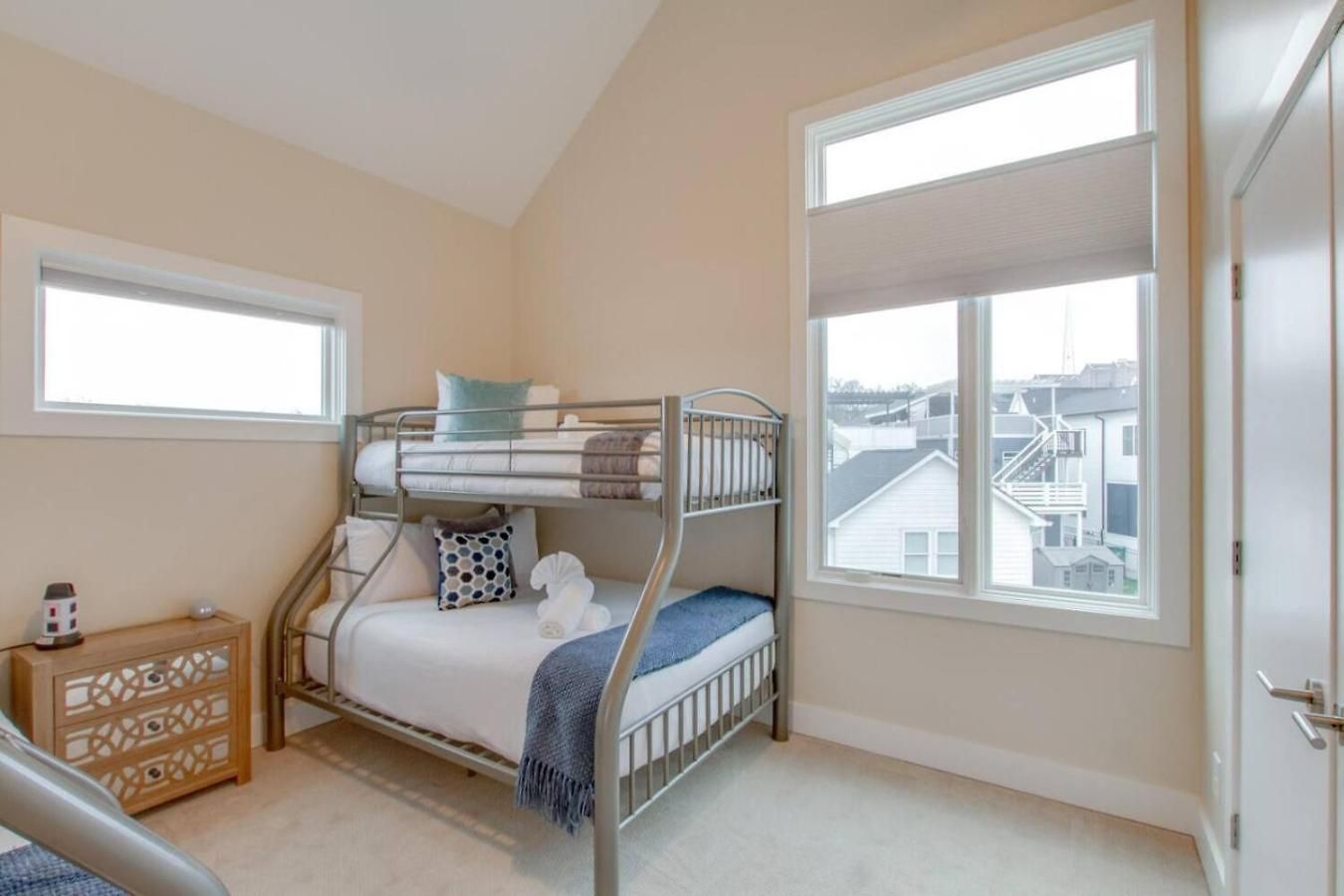 Stylish Private Rooftop Perfect Location *